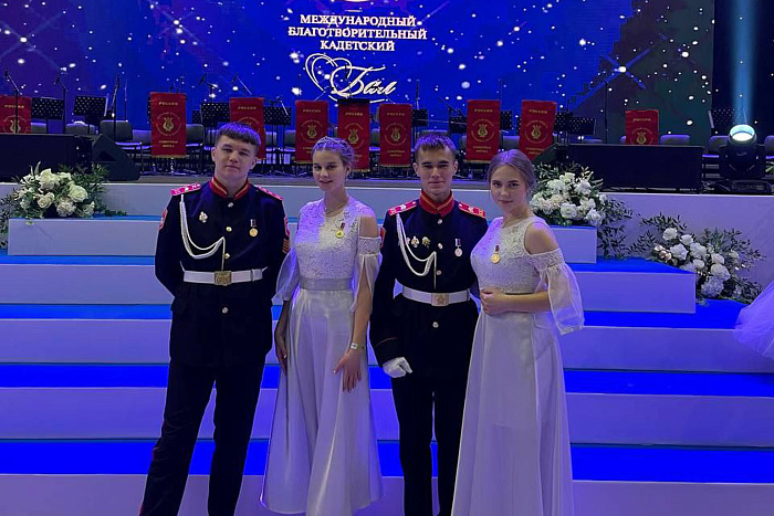 Кировчане стали участниками Международного благотворительного кадетского бала